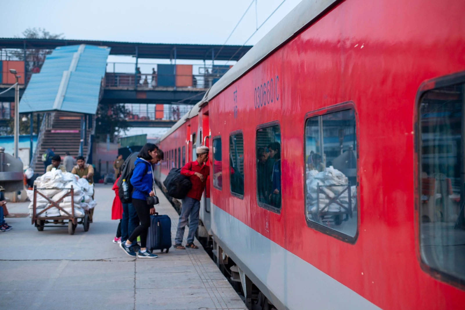 check-your-train-coach-position-online-before-reaching-the-railway