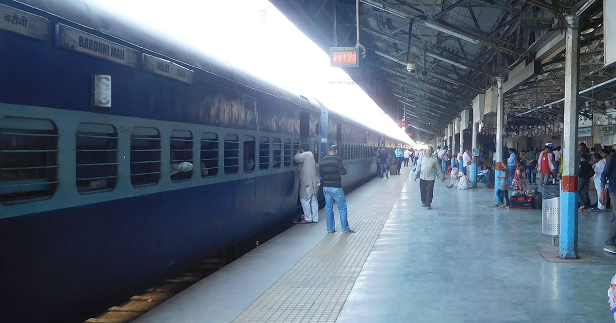 Kanpur central station | Food in train at Kanpur railway station