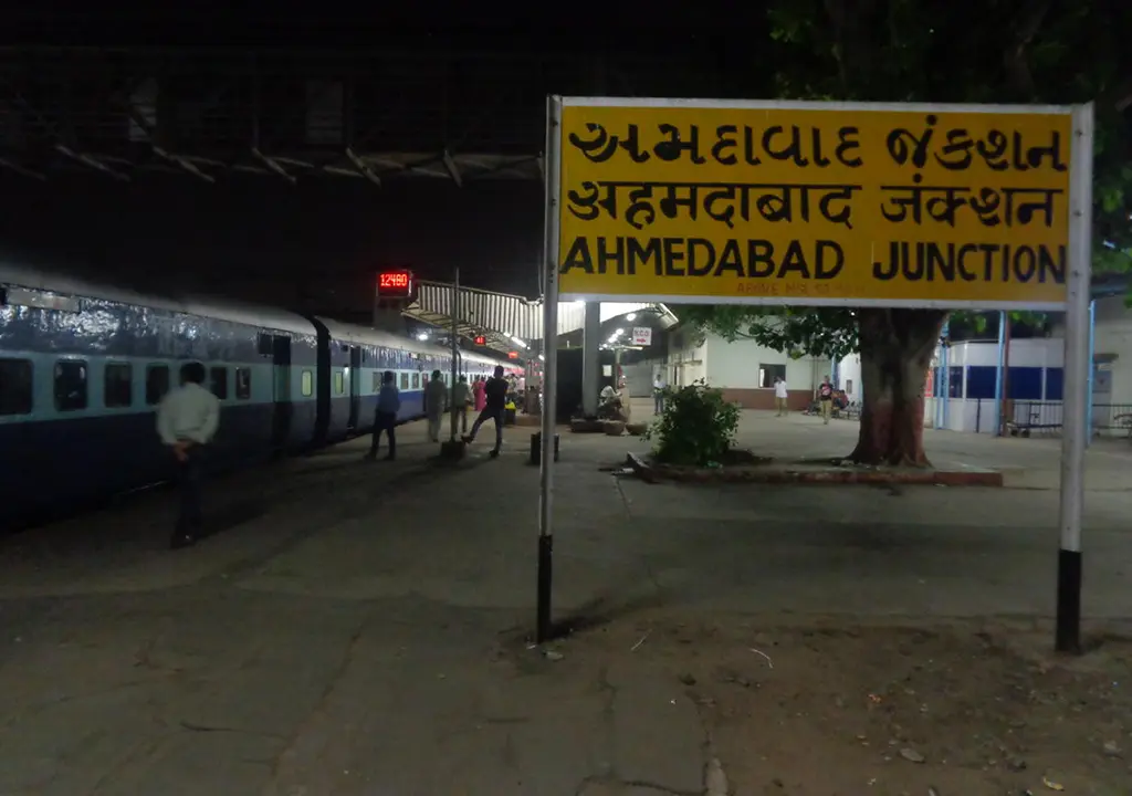 how-to-order-food-in-train-at-ahmedabad-station-with-zoop-a-complete