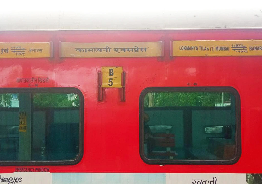 karein-train-journey-mein-flavours-bhi-add-by-ordering-food-on-train-in