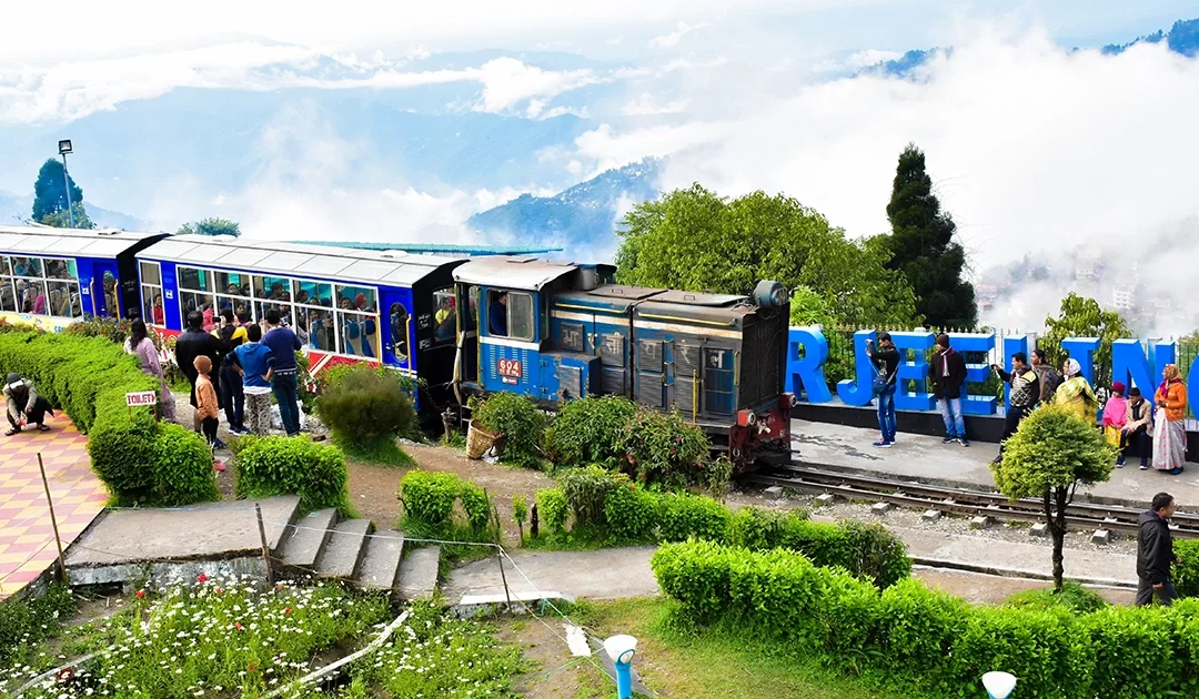 How to Reach Darjeeling by Railway & Air, Best Time to Visit